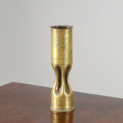 Vaso proiettile militare in ottone lavorato e inciso Italia XX secolo