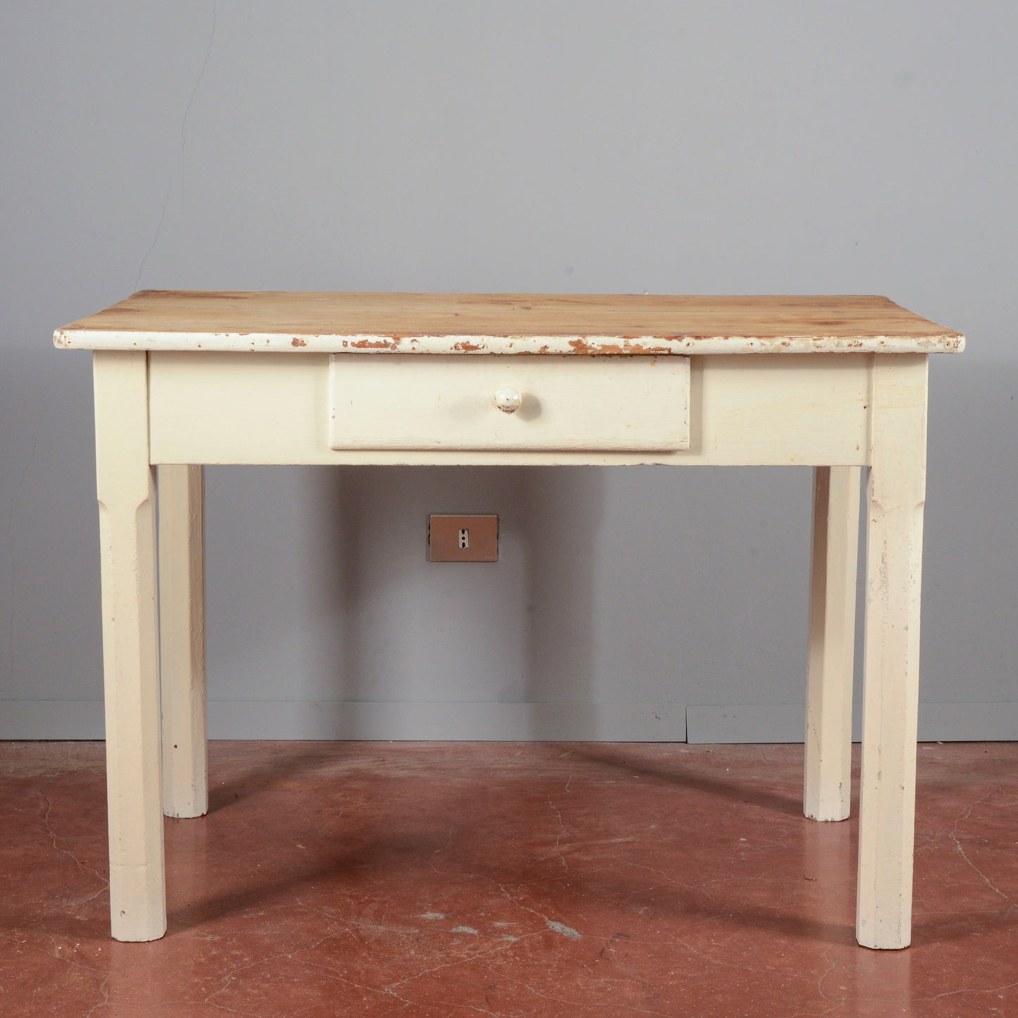 Tavolo da cucina in abete verniciato  primo 900