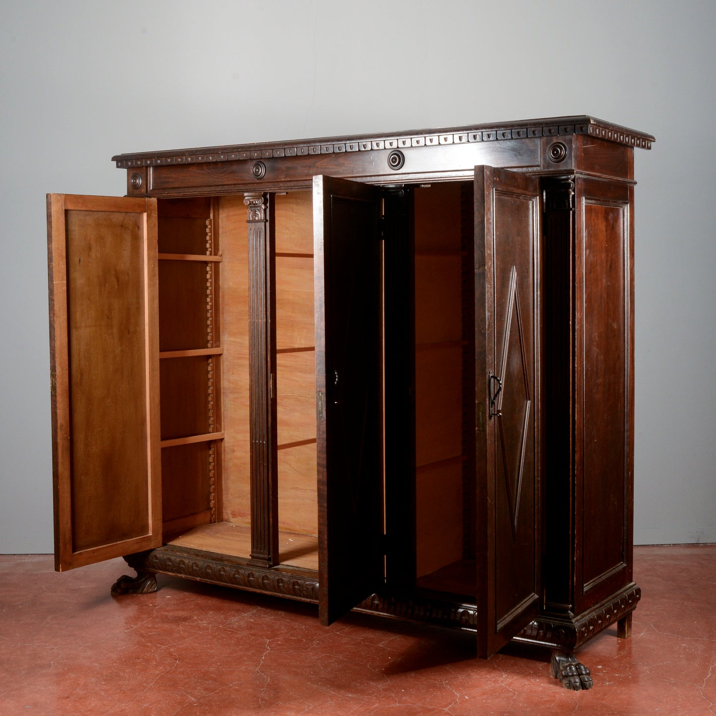 Credenza libreria tre ante epoca primo 900 decori a rombi stile neorinascimentale