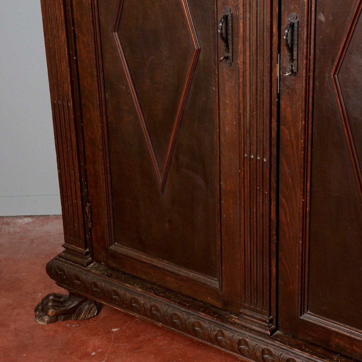 Credenza libreria tre ante epoca primo 900 decori a rombi stile neorinascimentale