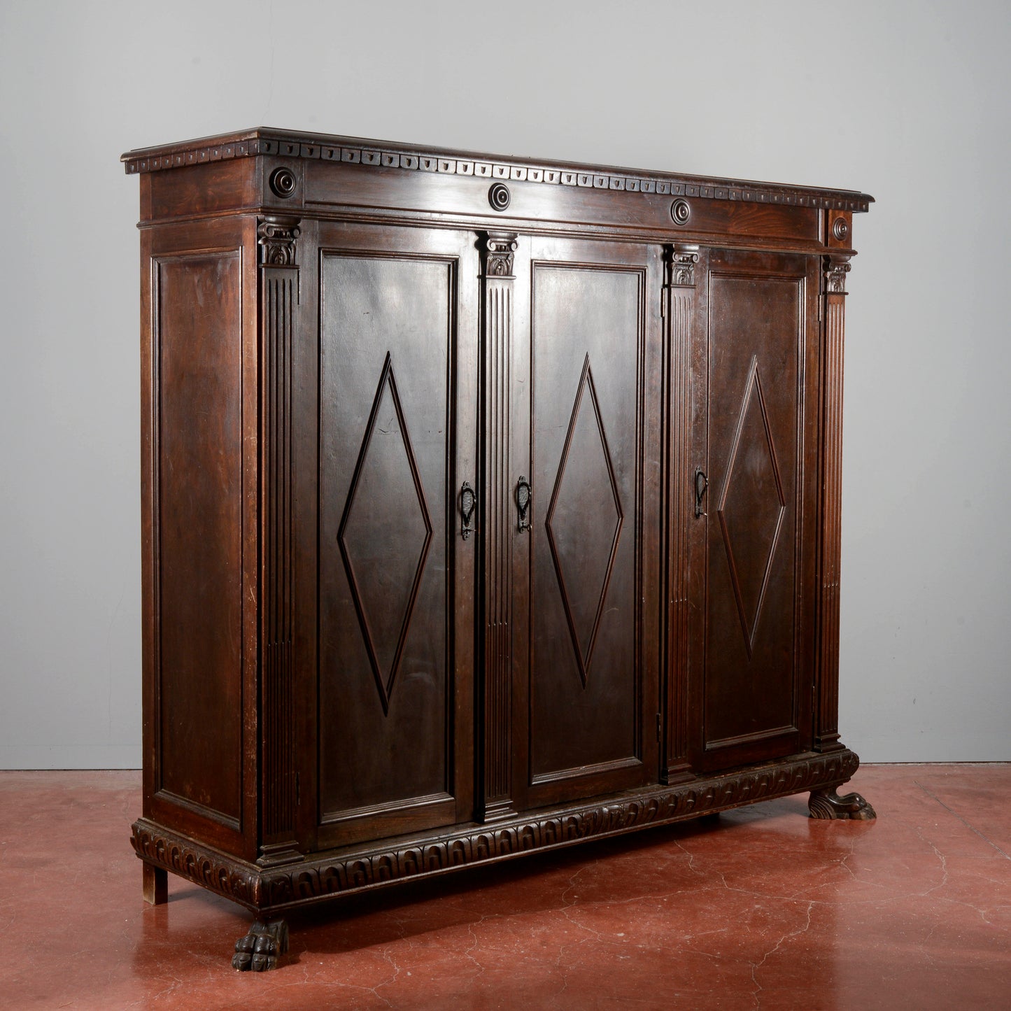 Credenza libreria tre ante epoca primo 900 decori a rombi stile neorinascimentale