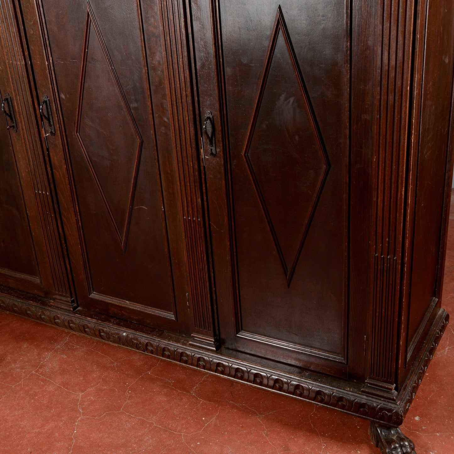 Credenza libreria tre ante epoca primo 900 decori a rombi stile neorinascimentale