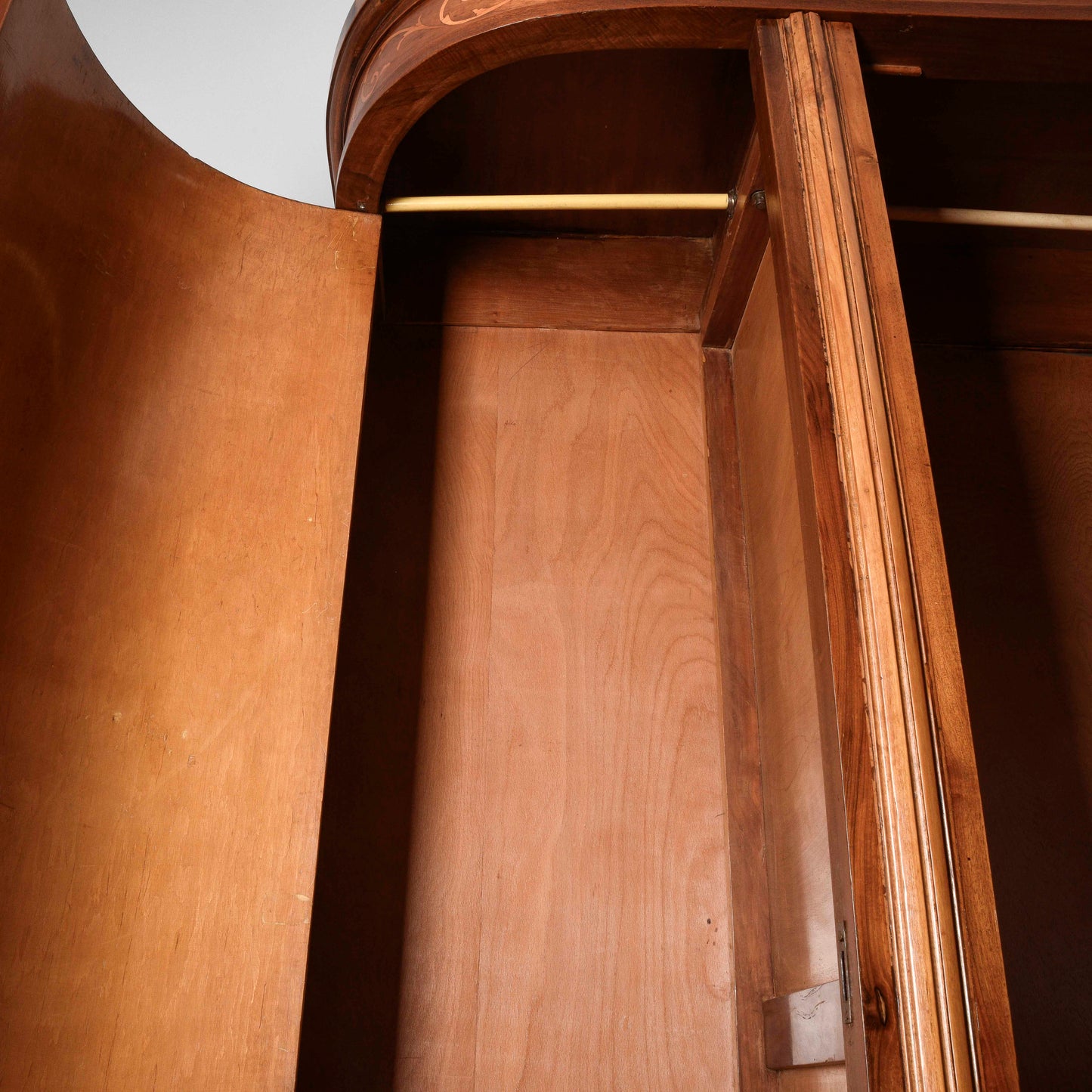 Armadio art deco intarsiato