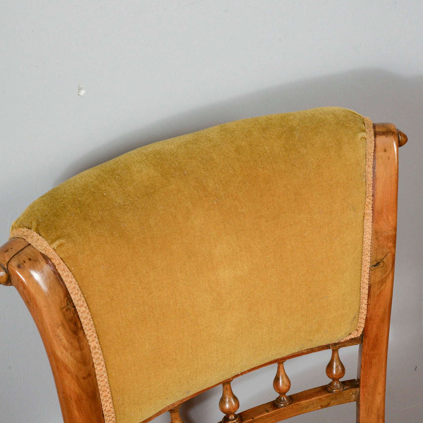 Coppia poltroncine  in noce rivestite in velluto fine secolo XIX