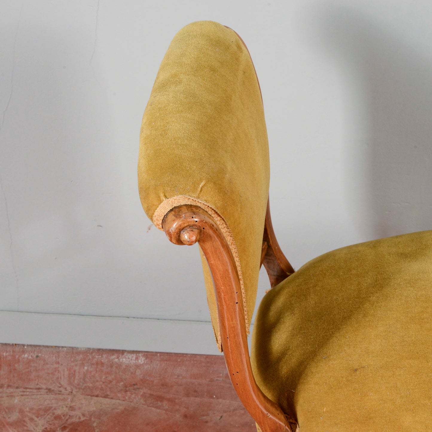 Coppia poltroncine  in noce rivestite in velluto fine secolo XIX