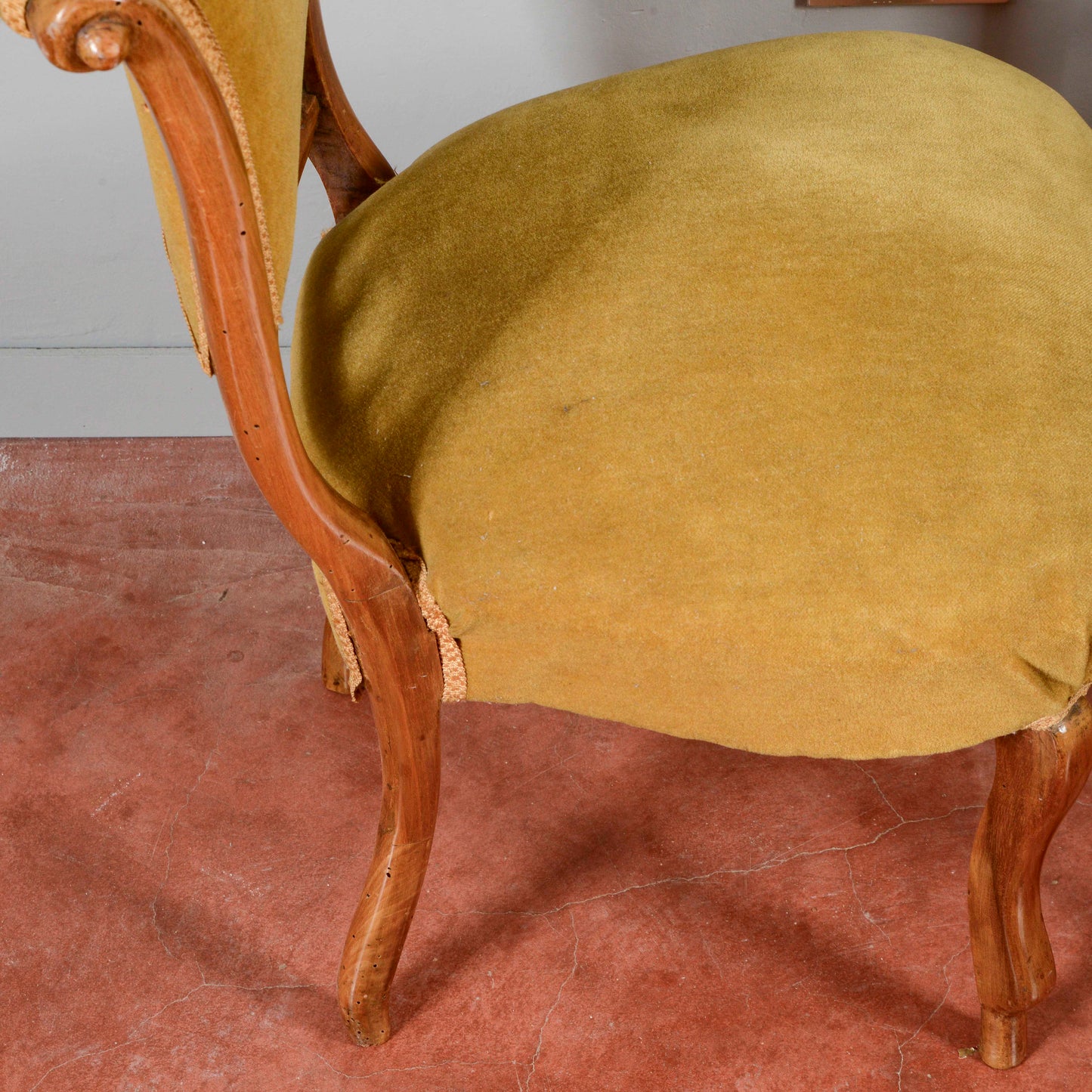 Coppia poltroncine  in noce rivestite in velluto fine secolo XIX
