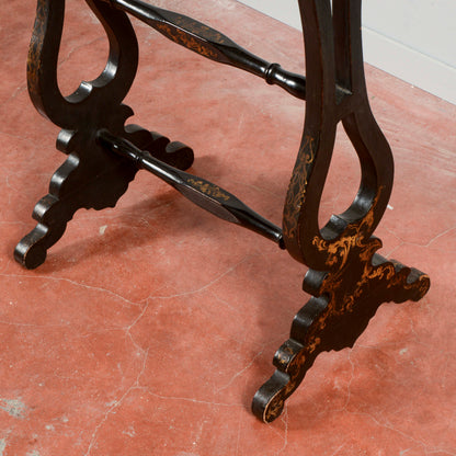 Tavolino laccato nero con decori floreali  epoca 1880 stile Edoardiano
