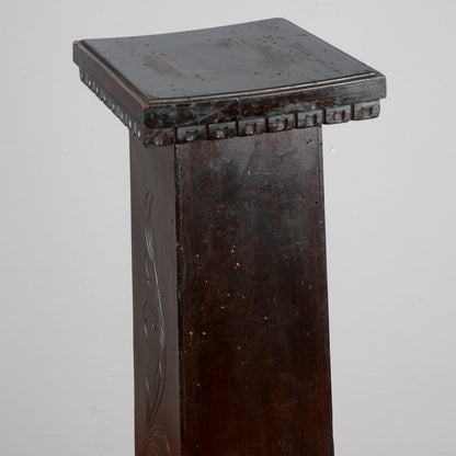 Colonna in legno ebanizzato e inciso sul fronte  Italia 1920
