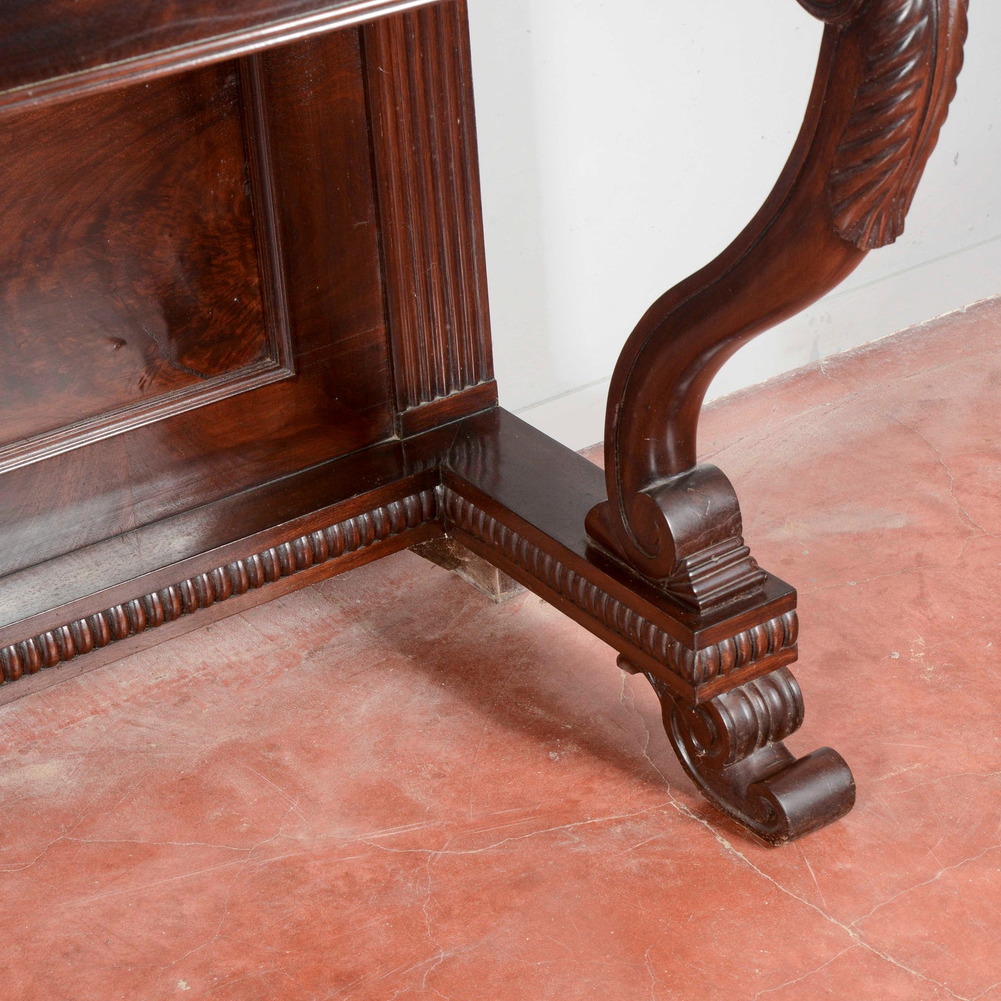 Consolle in legno di noce Italia secolo XIX
