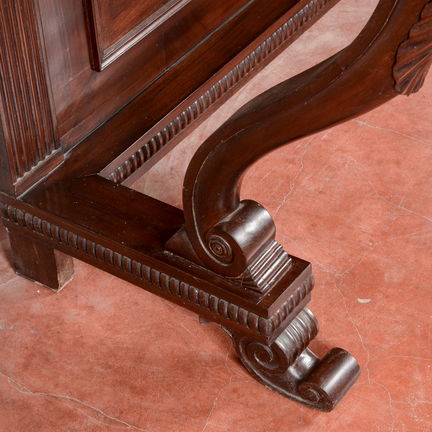Consolle in legno di noce Italia secolo XIX
