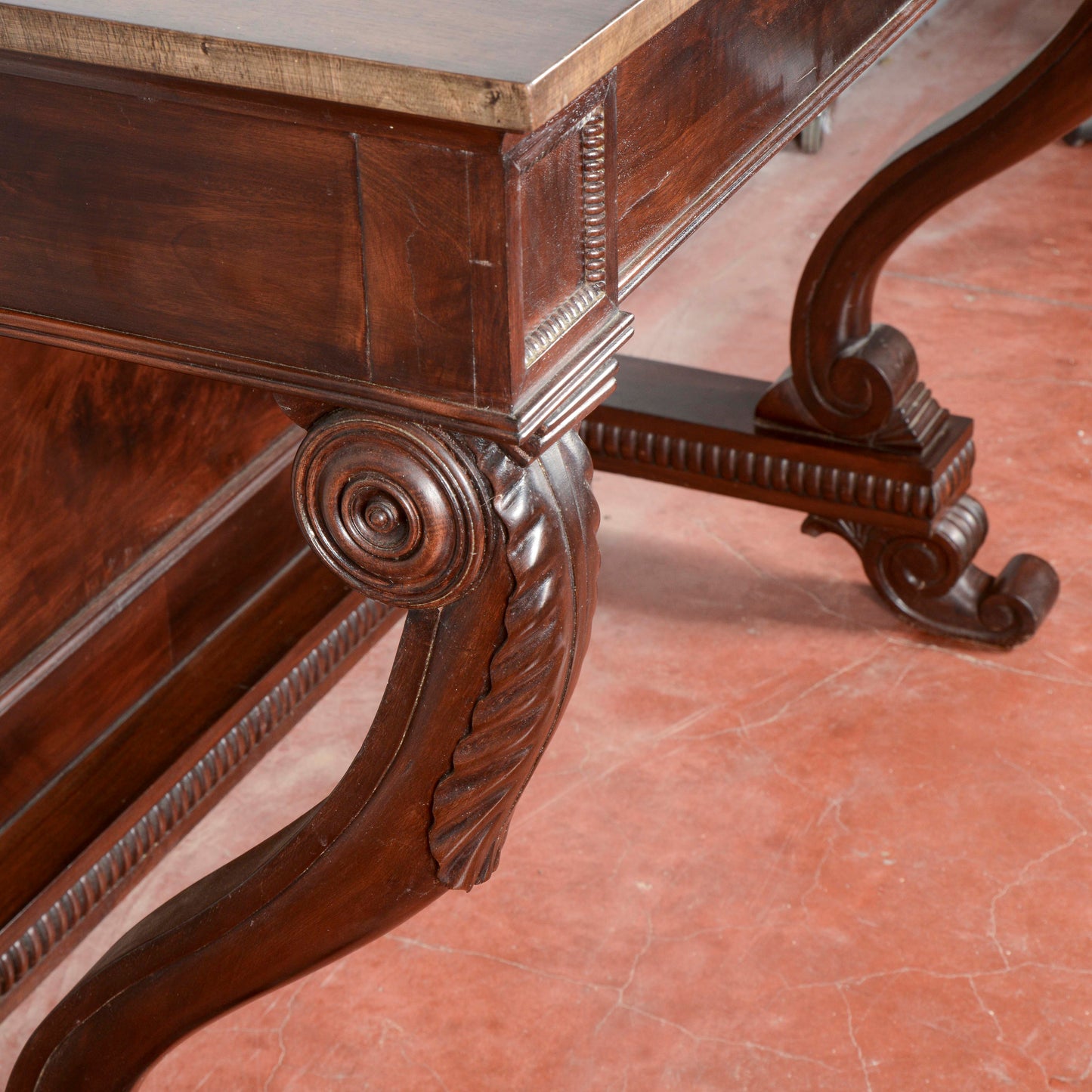 Consolle in legno di noce Italia secolo XIX