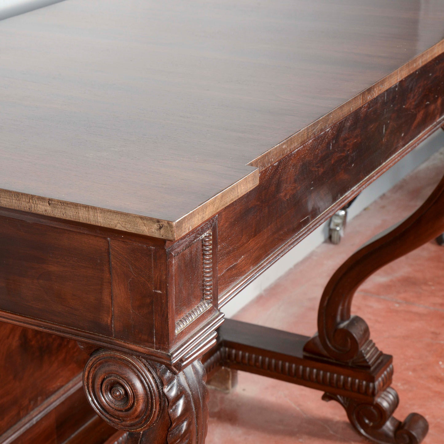 Consolle in legno di noce Italia secolo XIX