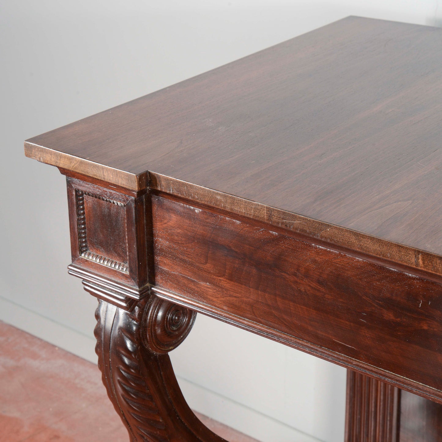 Consolle in legno di noce Italia secolo XIX