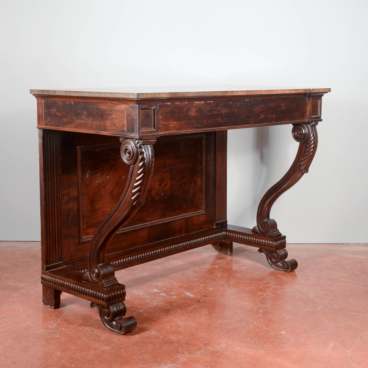 Consolle in legno di noce Italia secolo XIX