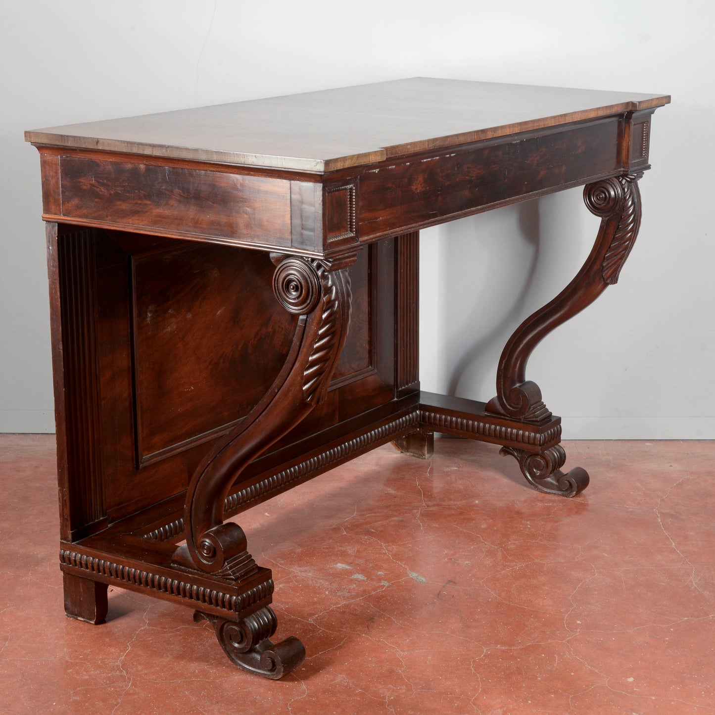 Consolle in legno di noce Italia secolo XIX