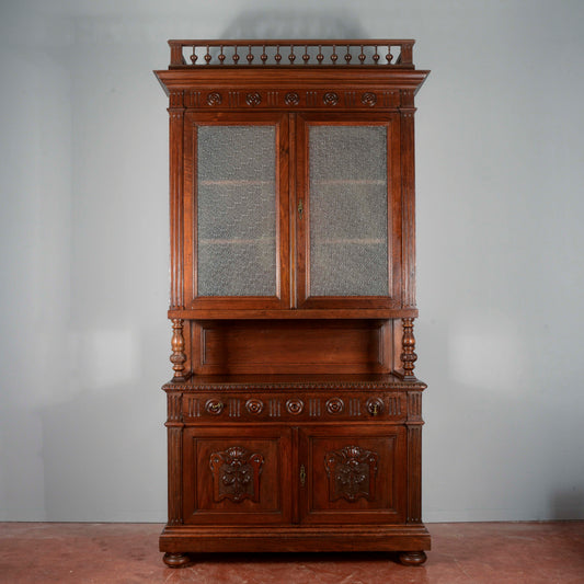 Credenza in noce a due corpi  intagliata periodo Umbertino