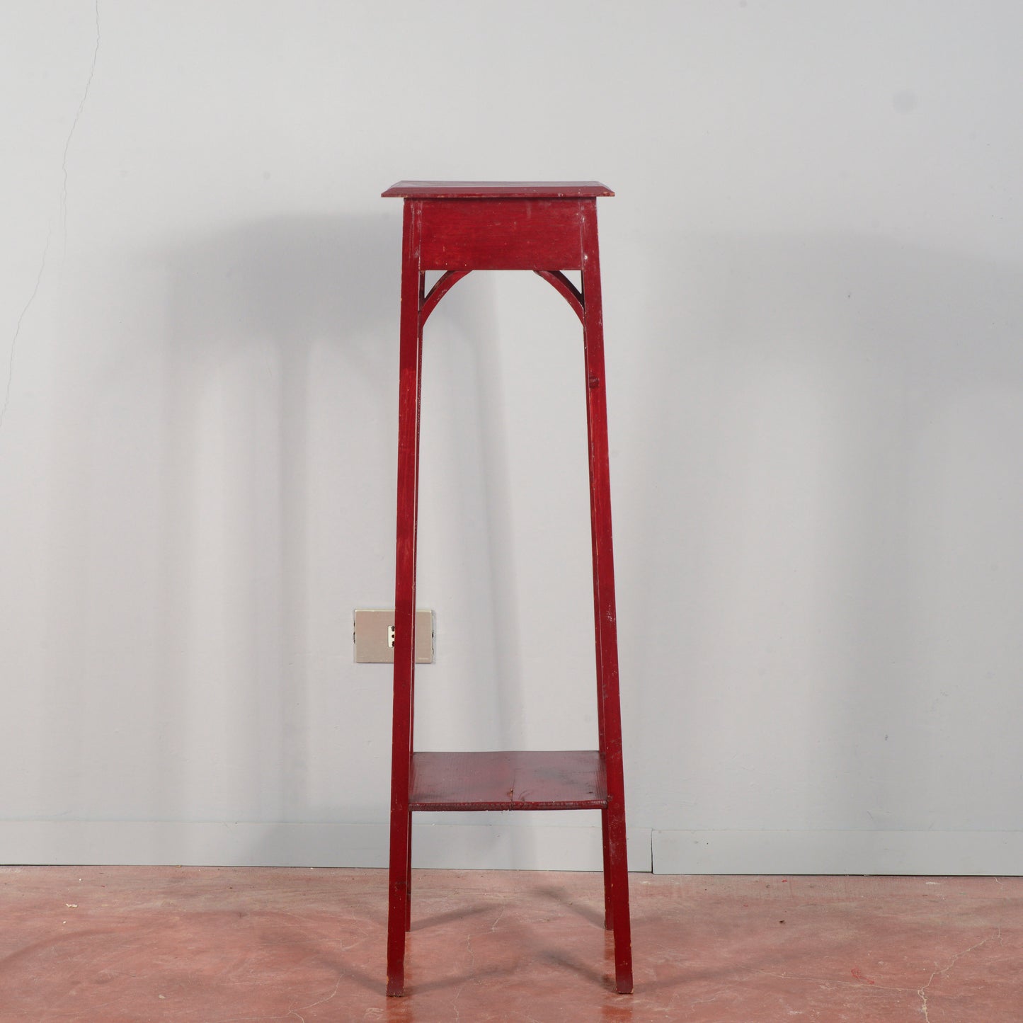 Trespolo liberty in legno verniciato rosso pompeiano