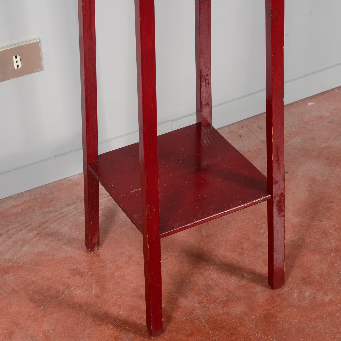 Trespolo liberty in legno verniciato rosso pompeiano