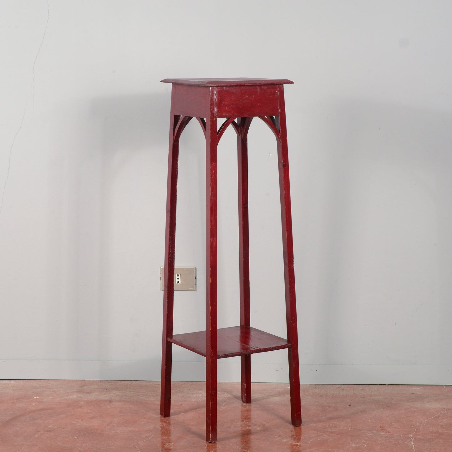 Trespolo liberty in legno verniciato rosso pompeiano