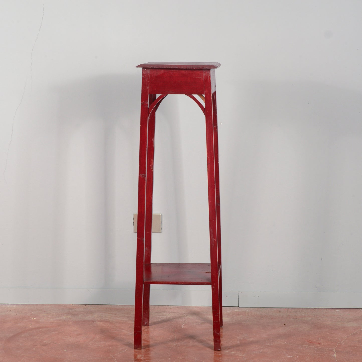 Trespolo liberty in legno verniciato rosso pompeiano