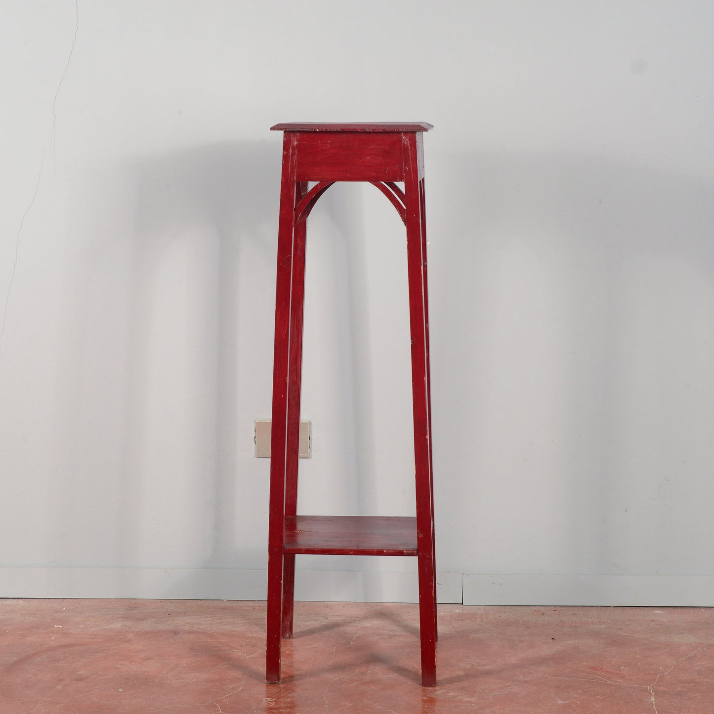 Trespolo liberty in legno verniciato rosso pompeiano
