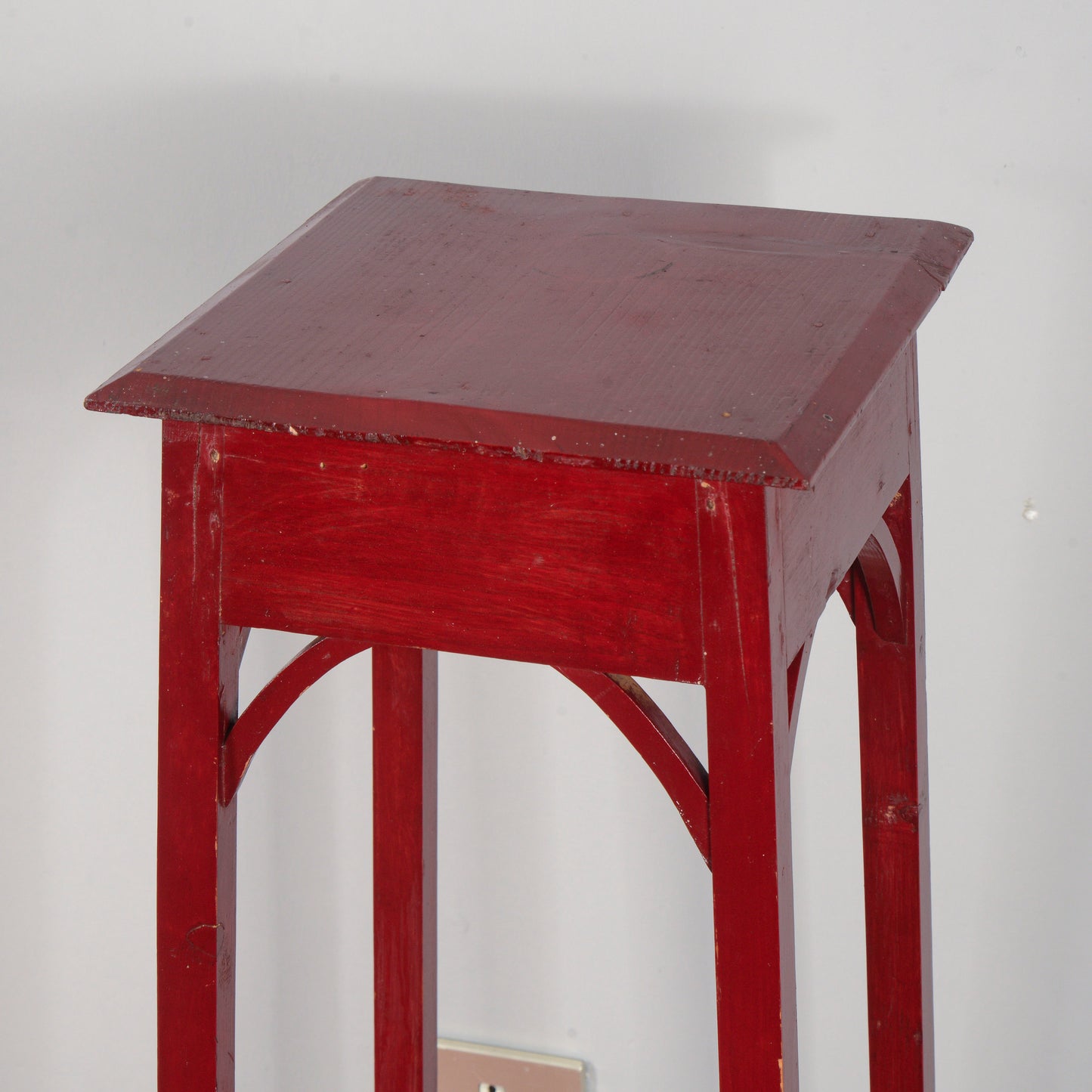 Trespolo liberty in legno verniciato rosso pompeiano