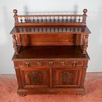 Credenza in noce intagliata con alzata piattaia periodo Umbertino