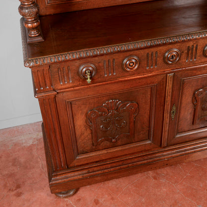 Credenza in noce intagliata con alzata piattaia periodo Umbertino
