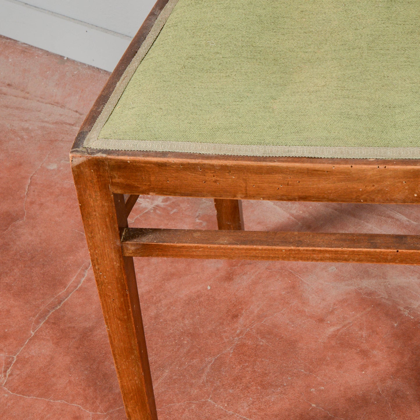 Coppia sedie liberty con placca in metallo