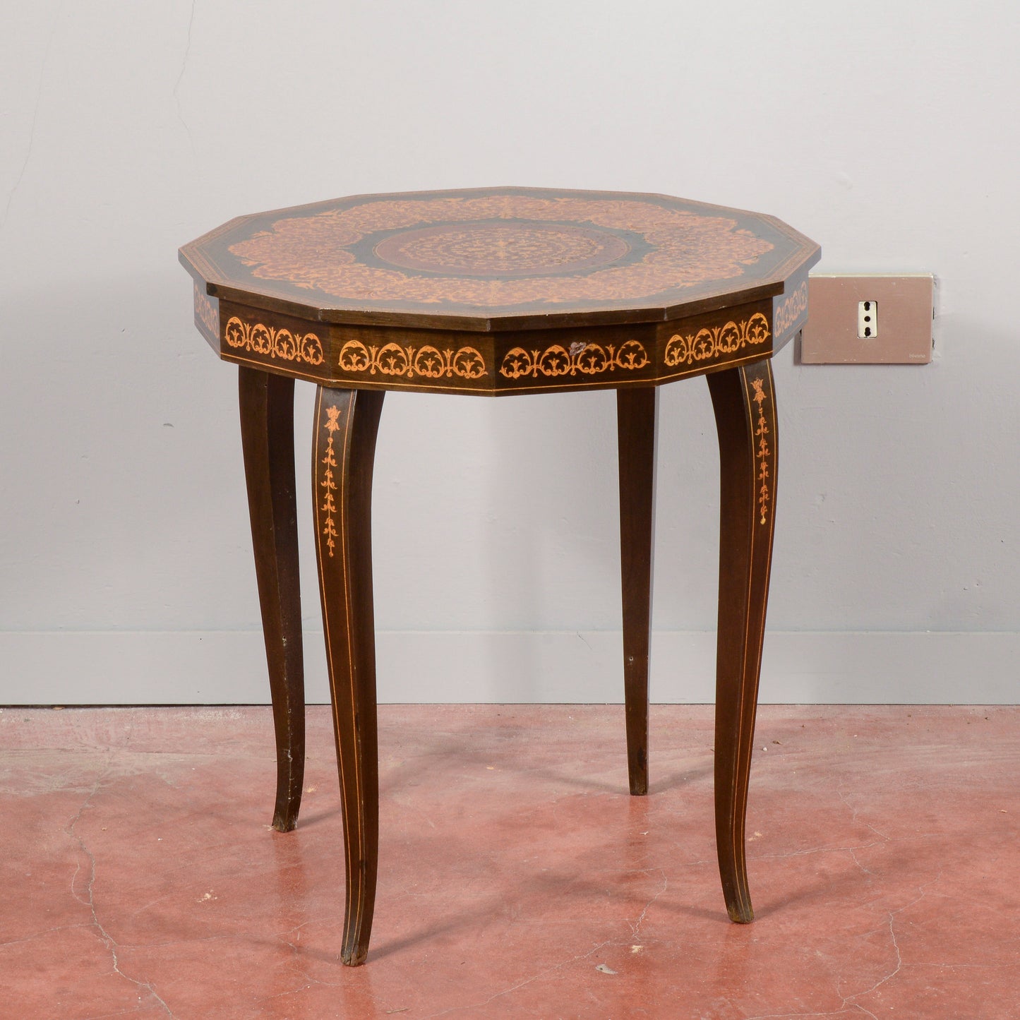 Tavolino legno  intarsiato con carillon all'apertura vintage anni 70