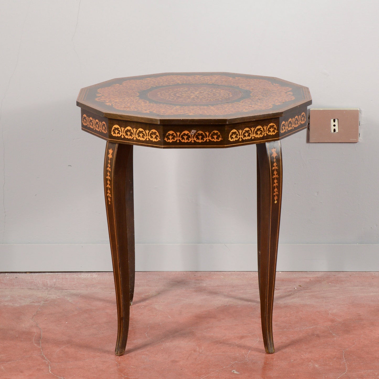 Tavolino legno  intarsiato con carillon all'apertura vintage anni 70