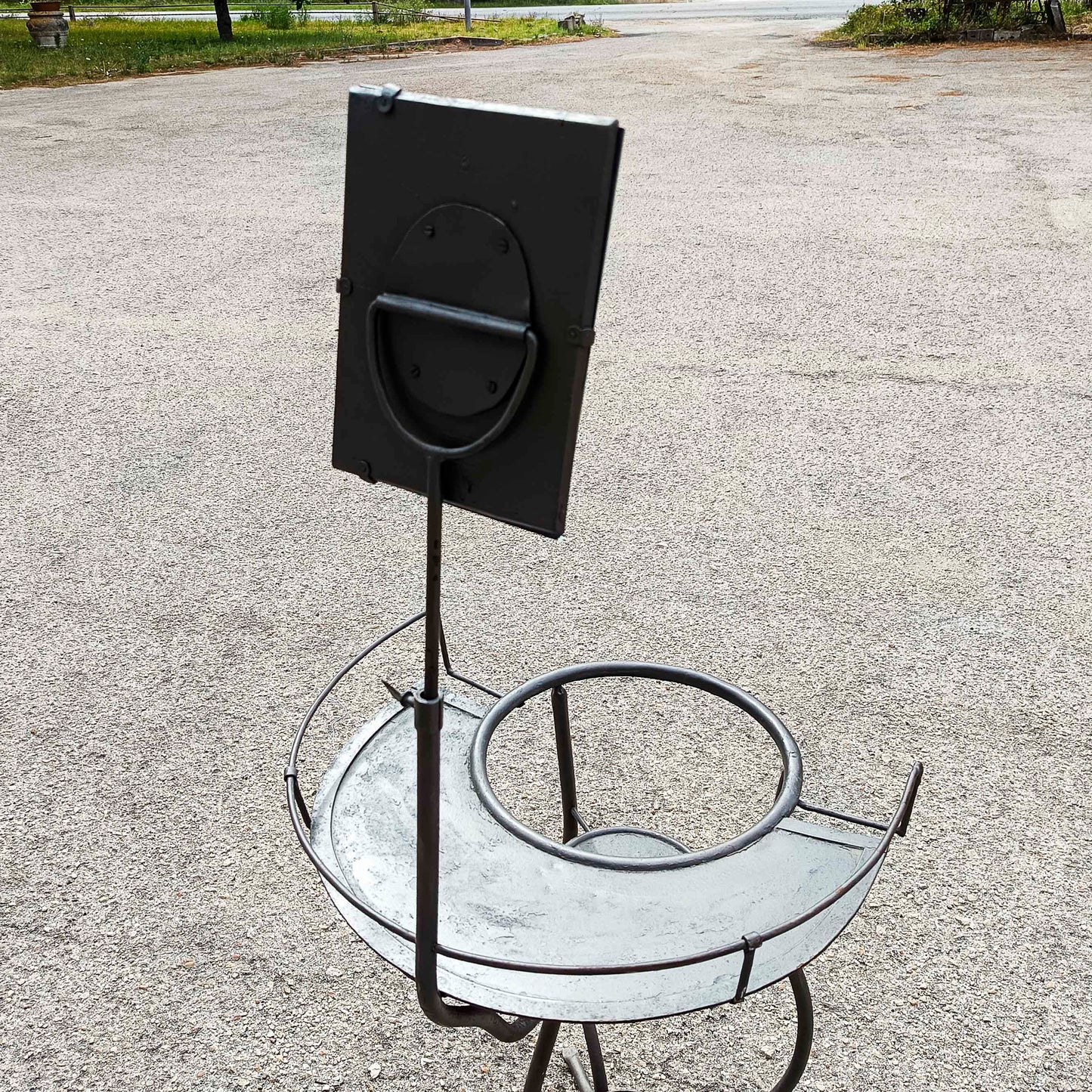 Lavabo antico in ferro completo di specchio