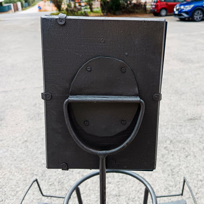 Lavabo antico in ferro completo di specchio