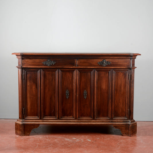 Credenza a due ante ricca di cornici stile sagrestia Italia XX secolo
