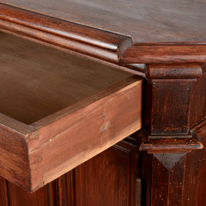 Credenza a due ante ricca di cornici stile sagrestia Italia XX secolo