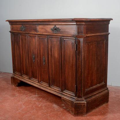 Credenza a due ante ricca di cornici stile sagrestia Italia XX secolo