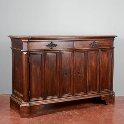Credenza a due ante ricca di cornici stile sagrestia Italia XX secolo