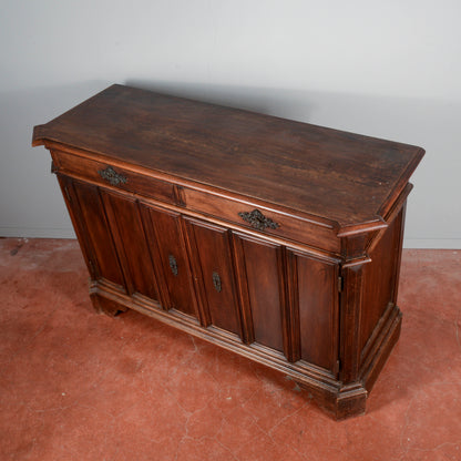 Credenza a due ante ricca di cornici stile sagrestia Italia XX secolo