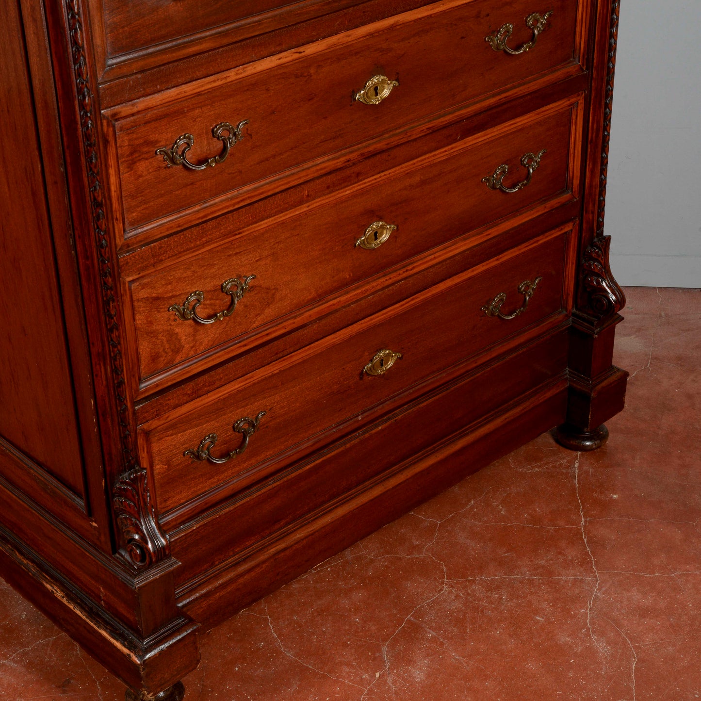 Secretaire intagliato con ribalta Italia fine secolo XIX