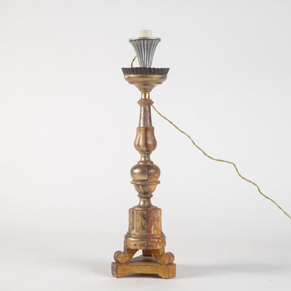 candeliere d'epoca finemente intagliato ed eletrificato nel 900