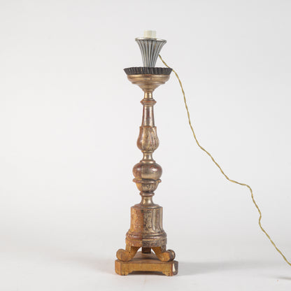candeliere d'epoca finemente intagliato ed eletrificato nel 900