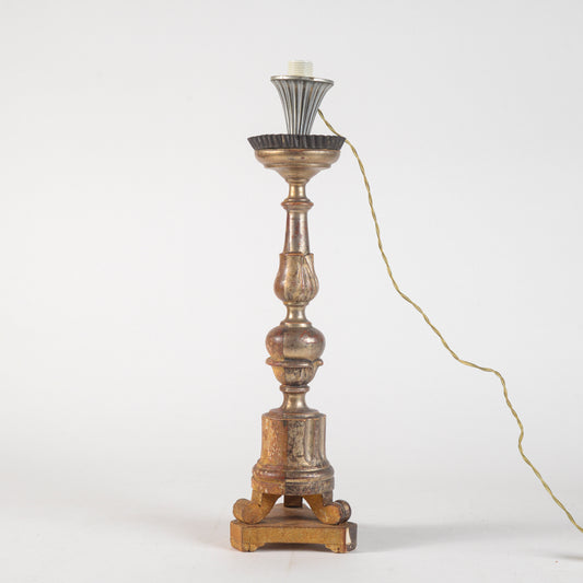 candeliere d'epoca finemente intagliato ed eletrificato nel 900