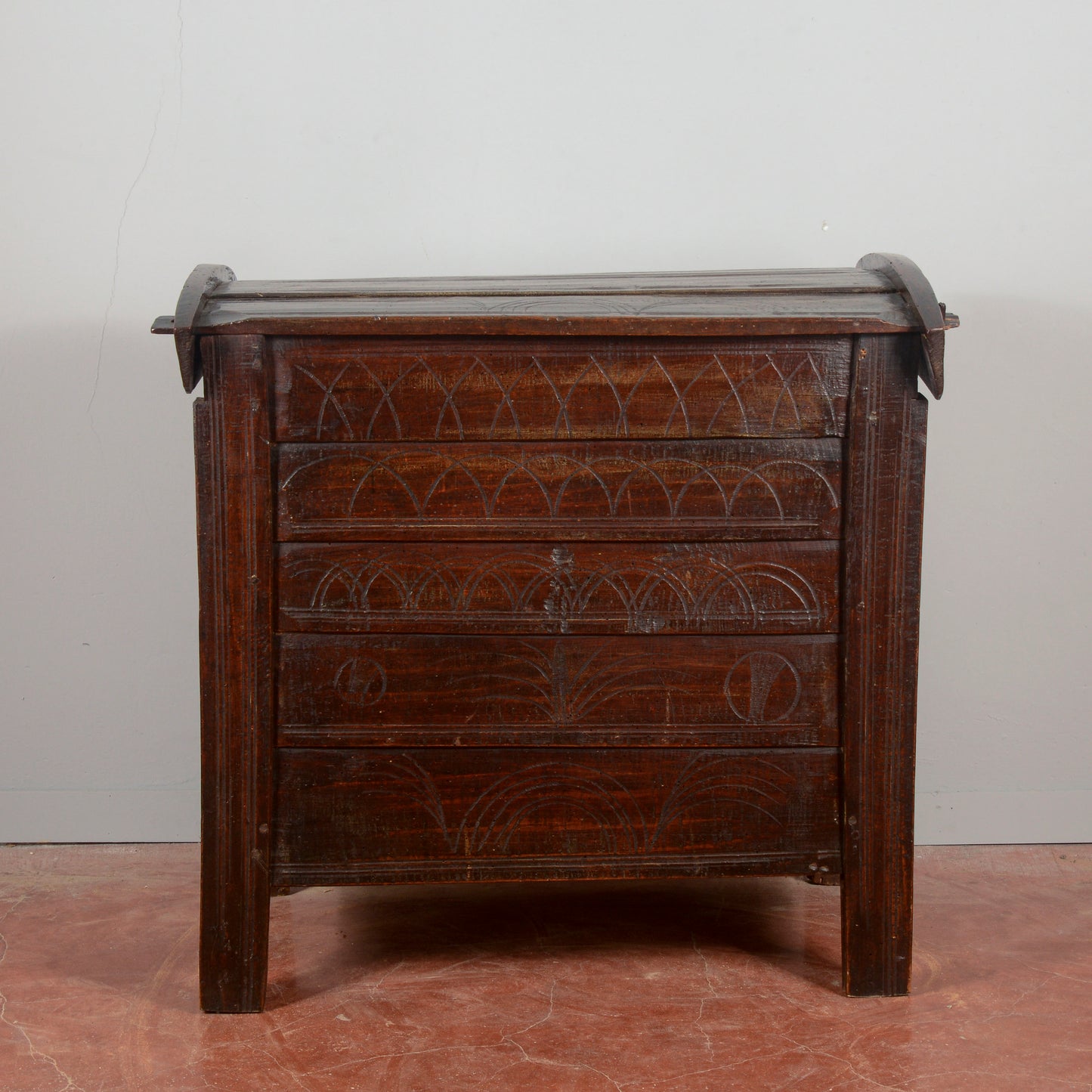 Madia intagliata abruzzese  epoca XIX secolo