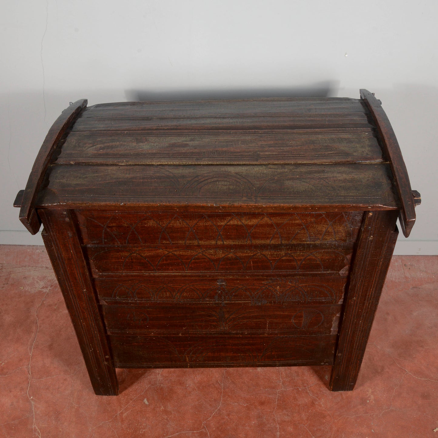 Madia intagliata abruzzese  epoca XIX secolo