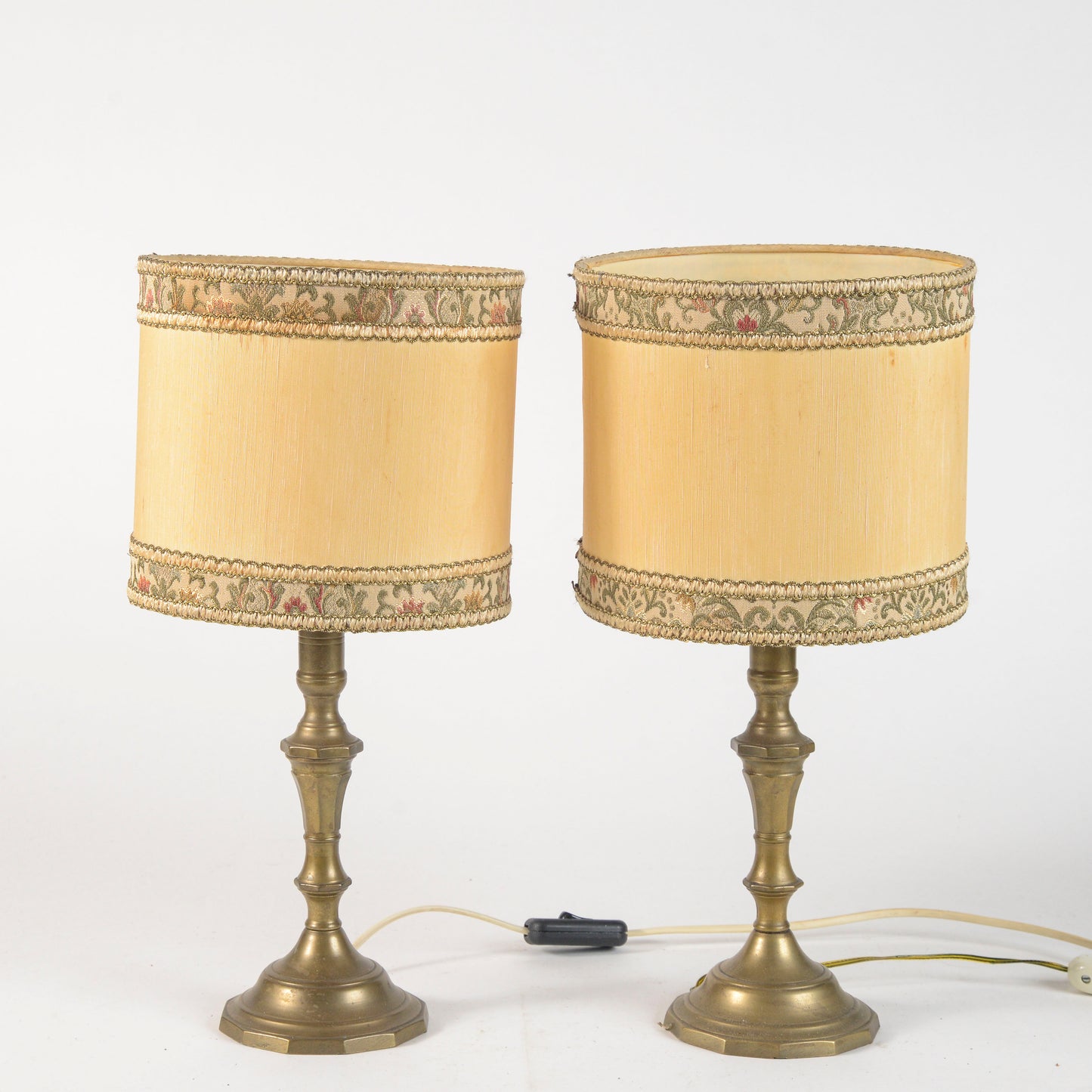 Coppia lampade in ottone lumi elettrificati  XX secolo
