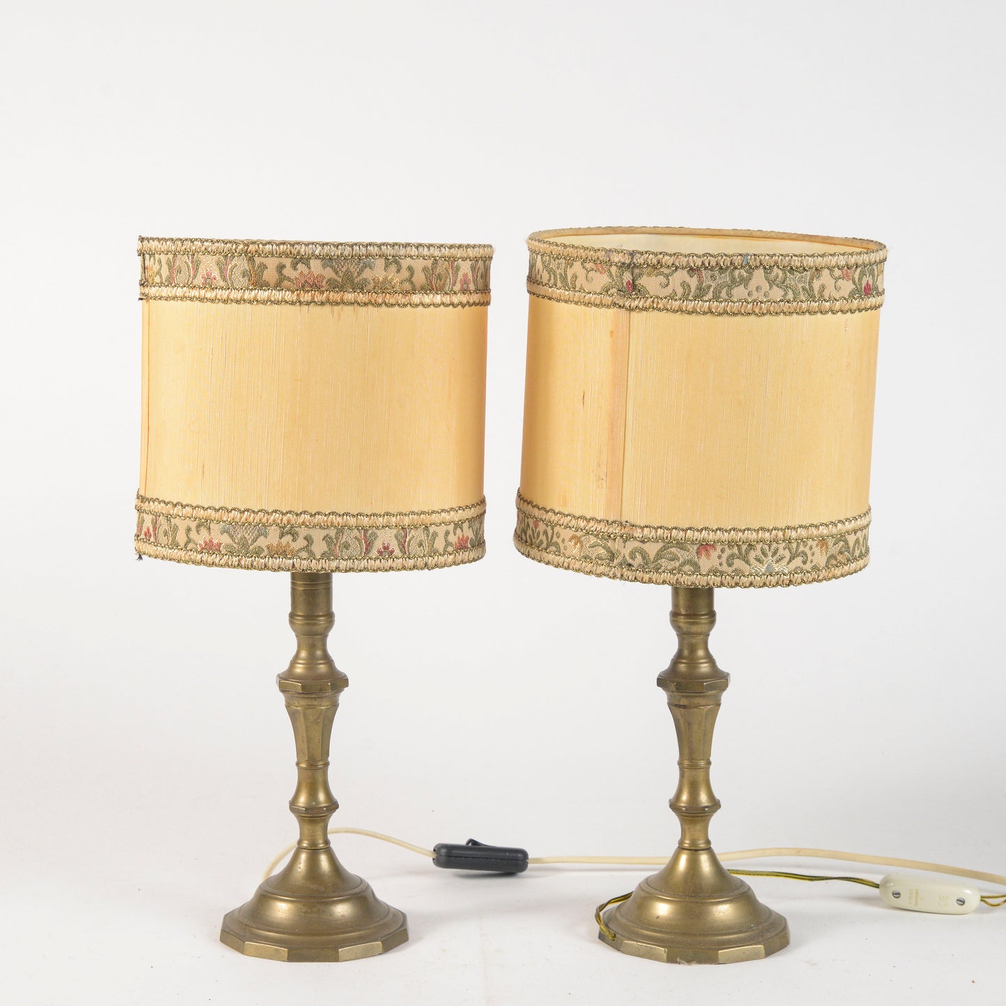 Coppia lampade in ottone lumi elettrificati  XX secolo