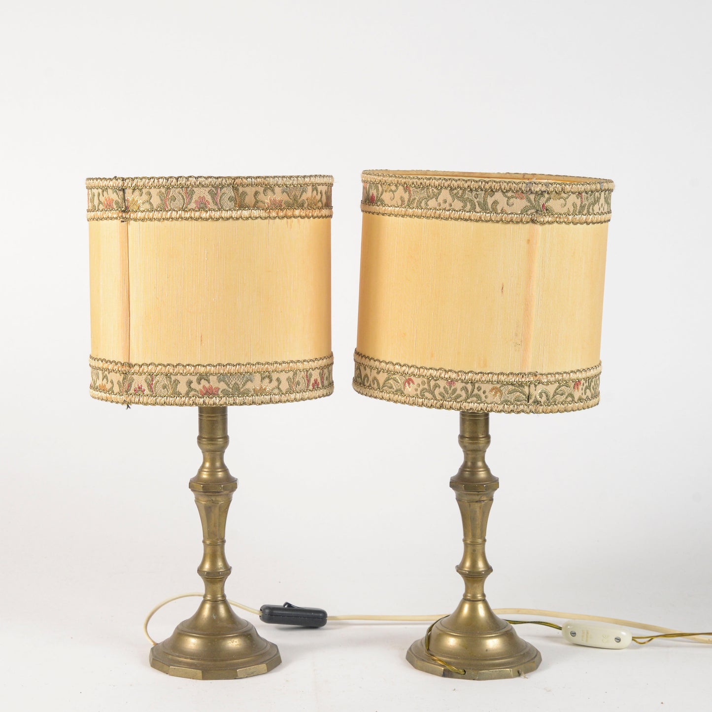 Coppia lampade in ottone lumi elettrificati  XX secolo