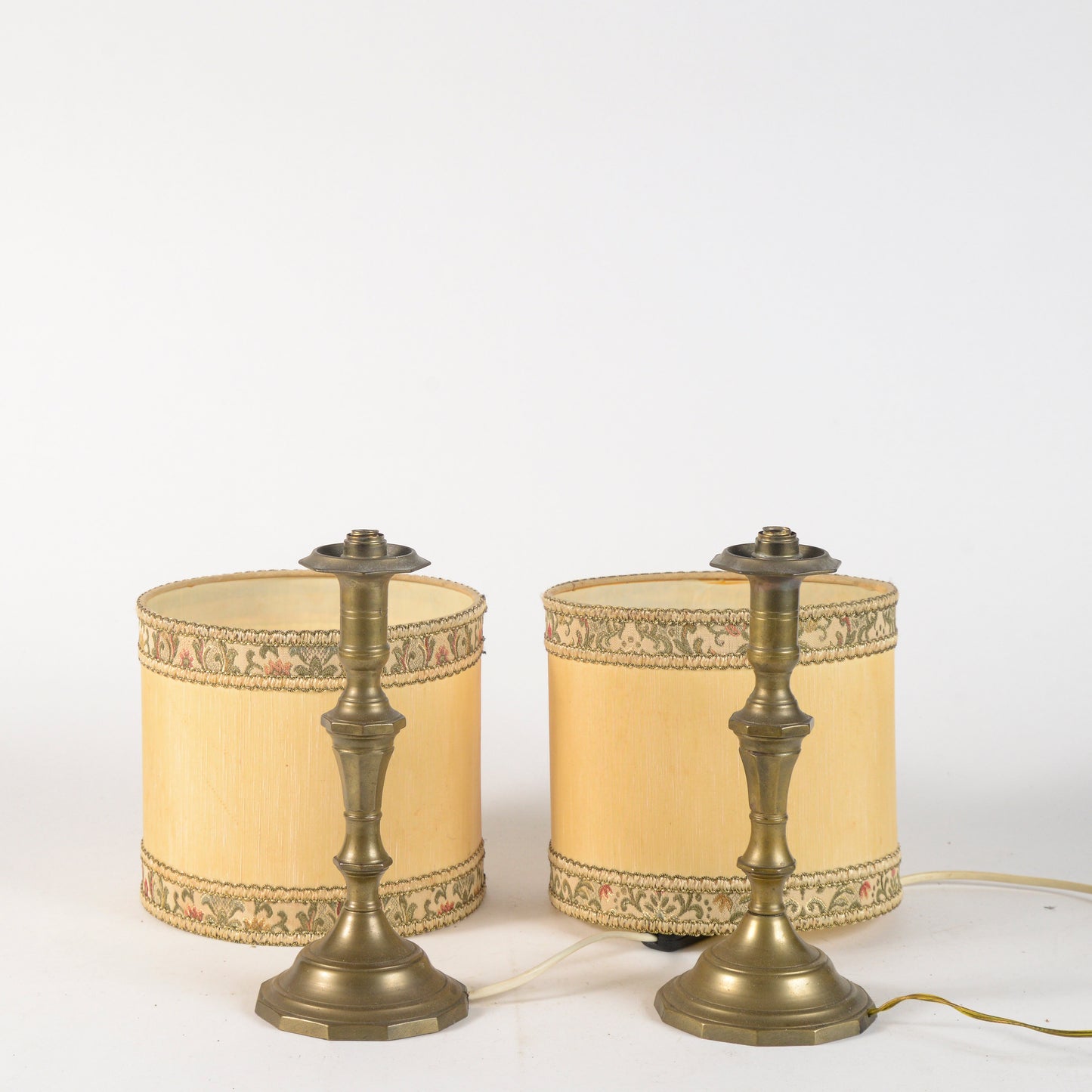 Coppia lampade in ottone lumi elettrificati  XX secolo