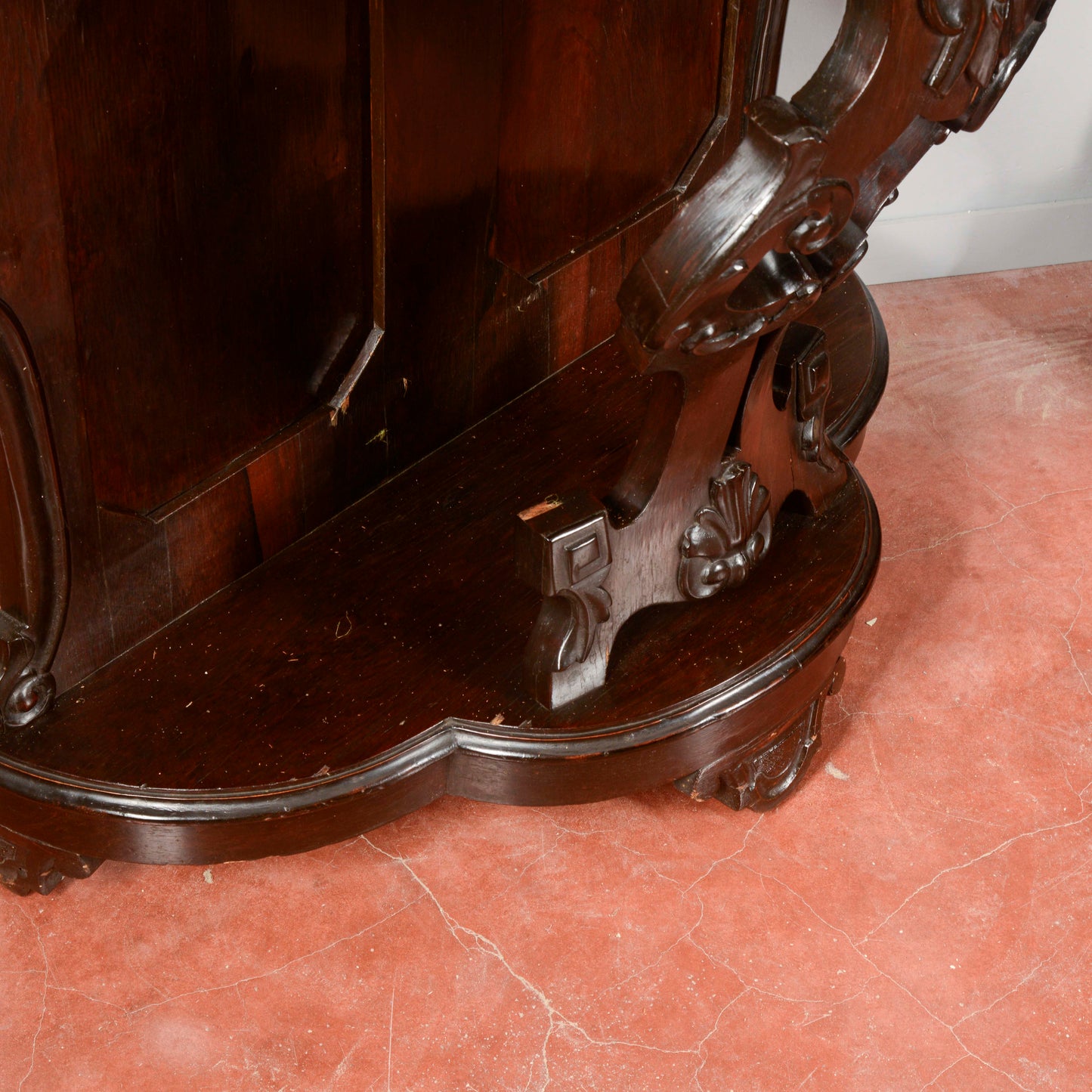 Consolle in legno intagliato con piano in marmo  Italia secolo XIX