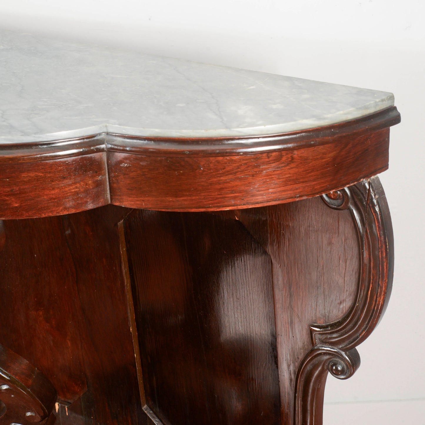Consolle in legno intagliato con piano in marmo  Italia secolo XIX